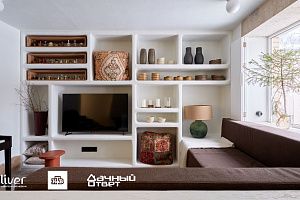 Дачный ответ, Гостиная с греческим двориком, диваны Gliver, Коричневые матрасы и подушки 