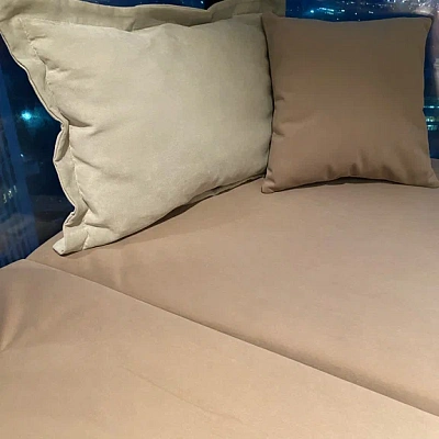 Мягкий бежевый матрасик на подоконник с удобными подушками. Отзыв о качестве от довольного клиента Гливер