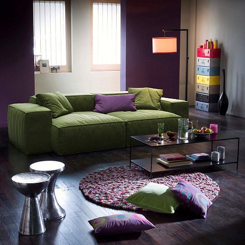 Диван Фри Лаунж зеленого цвета в гостиной