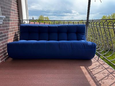 Напольный диван в стиле минимализм: отзыв с фото интерьера. Рейтинг 5/5