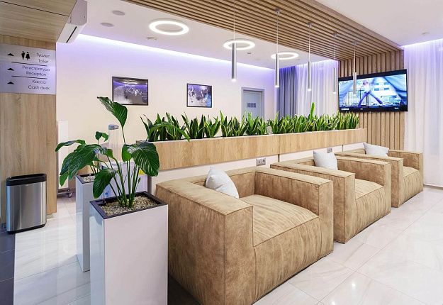 Кресла антивандальные, кресло Фри песочного цвета в зоне ожидания