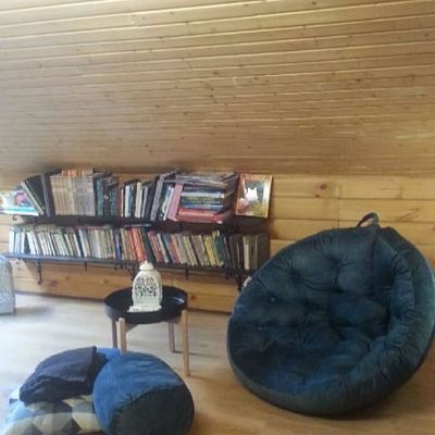 Удобное кресло для чтения книг: отзыв о часах комфорта с фото. Рейтинг 5 звезд