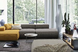 Модульный бескаркасный Диван Фри Лаунж серого и горчичного цвета в гостиной