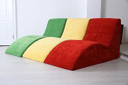 Кресло в интерьере гостиной-20, Современный и стильный лежак Велле