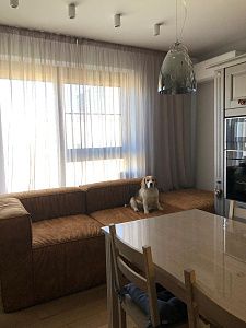 Угловой бескаркасный диван для экономии пространства: отзыв. Фото в гостиной. 5/5.