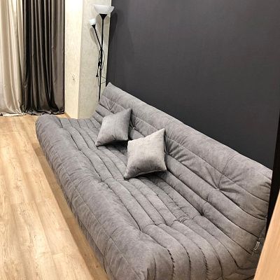 Мягкий диван без каркаса: отзыв о комфорте. Фото в гостиной. 5/5.