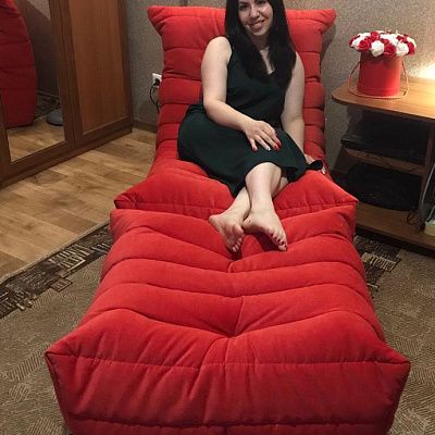 Мягкое кресло с подставкой для ног: отзыв о комфорте. Фото в гостиной. 5/5.