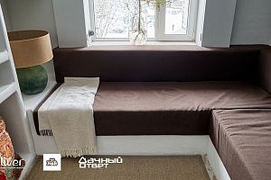 Дачный ответ, Гостиная с греческим двориком, диваны Gliver, Коричневые матрасы и подушки 