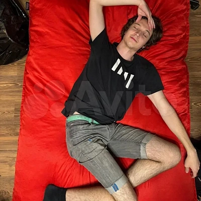 Свободное кресло-мешок для релаксации: отзыв о комфорте. Фото в гостиной. Рейтинг 5/5.