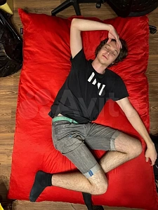 Свободное кресло-мешок для релаксации: отзыв о комфорте. Фото в гостиной. Рейтинг 5/5.