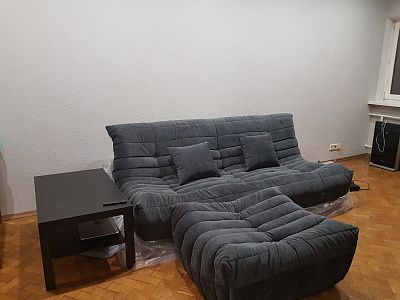 Мебель для организации домашнего кинотеатра. Отзыв о комфорте просмотра с фото. Рейтинг 5/5.