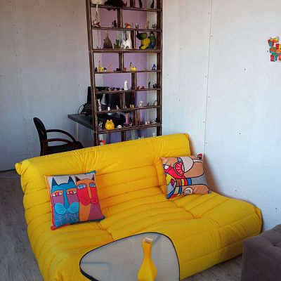 Диван для уютной маленькой квартиры: фото в интерьере и отзыв об экономии пространства. 5/5