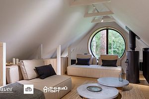 Дачный ответ, Скандинавский уют в мансарде с круглым окном, Диваны Gliver, Белый диван Фри Лаунж 