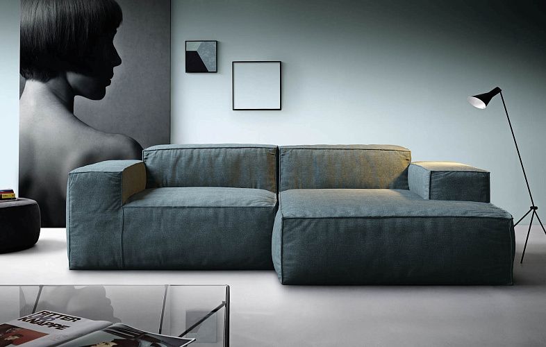 Диван Фри Лаунж темно-серого цвета в гостиной