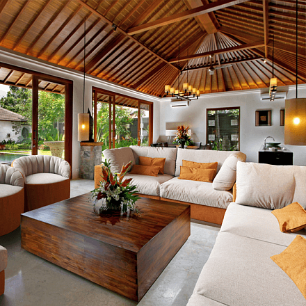 Мягкий и комфортный диван Элизиум для загородного дома