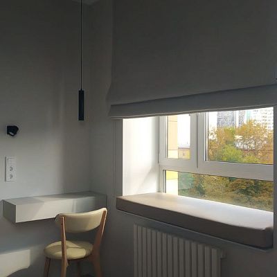 Бежевый матрас на подоконник на окно для мягкой посадки. Отзыв клиента Гливер, рейтинг 5 звезд.