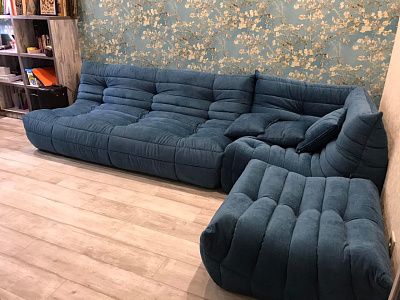 Пуф для ног к дивану: отзыв о дополнительном комфорте. Фото в интерьере. Рейтинг 5 звезд.