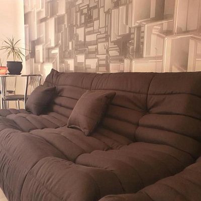 Мягкий диван без каркаса: отзыв о комфорте. Фото в гостиной. 5/5.