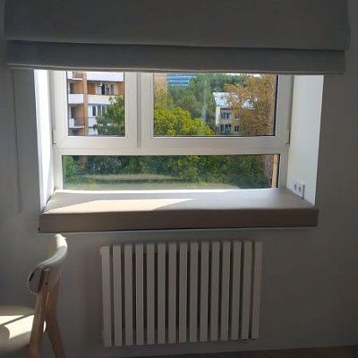 Бежевый матрас на подоконник на окно для мягкой посадки. Отзыв клиента Гливер, рейтинг 5 звезд. 