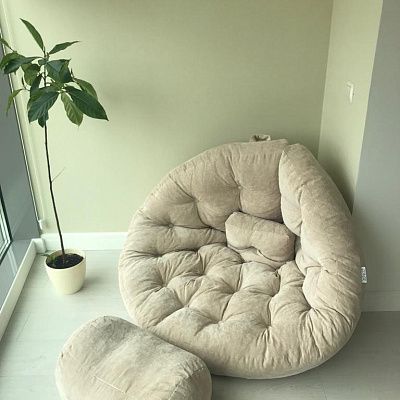 Мягкое кресло с подставкой для ног: отзыв о комфорте. Фото в гостиной. 5/5.