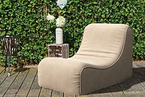 Кресло-шезлонг Скилл бежевого цвета на улице