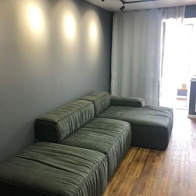 Пуфик в зал к дивану: отзыв о красивой и практичной мебели. Фото в интерьере. 5 звезд.