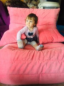 Мягкое кресло для ребенка в детскую комнату. Отзыв о безопасности и качестве с фото. 5/5.