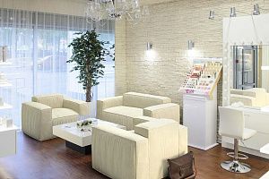 Мягкие белые кресла Фри из велюра для офиса 