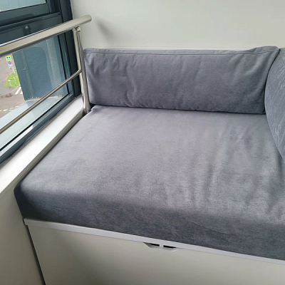 Серый матрасик и подушки на балкон для зоны отдыха. На заказ любого размера от фабрики Гливер. Рейтинг 5 звезд. 