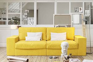 Диван Элизиум лимонного цвета в интерьере гостиной