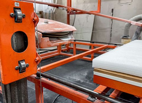 Бирюзовый диван в интерьере-22, Качественные и точные стойки для производства диванов