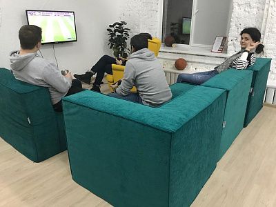 Модульный бескаркасный диван-трансформер для большой семьи. Отзыв с фото. Рейтинг 5 звезд.