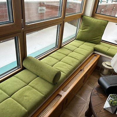 Зеленый матрасик, подушки, валики на подоконник на балкон, веранду, в гостиную. Отзыв с рейтингом 5 звезд. 