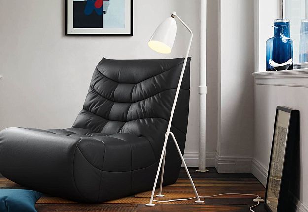 Кресло на заказ, кресло Смайл черного цвета в гостиной