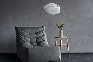 Кресло Смайл серого цвета в интерьере гостиной