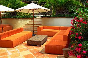 Яркий диван Фри для улицы оранжевого цвета