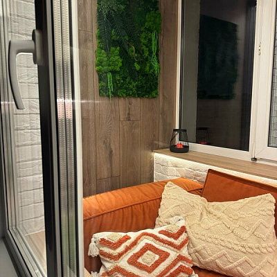 Диванчик для лаунж зоны на утепленной лоджии. Отзыв о уюте и комфорте с фото. Рейтинг 5 звезд.