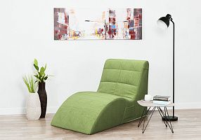 Лежак Велле зеленого цвета в интерьере гостиной