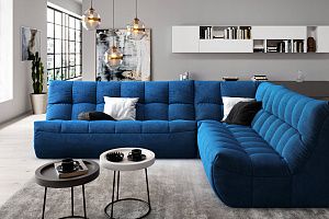 Диван ДеИтали синего цвета в интерьере гостиной