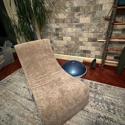 Мягкий кресло-шезлонг для релаксации. Отзыв о комфорте с фото. Рейтинг 5/5.