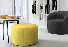 Бескаркасное кресло Шелл с пуфом для офиса 