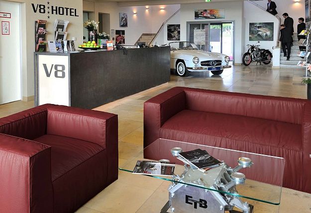 Офисный диван Фри в бордовом цвете