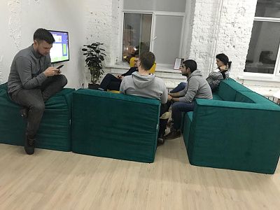 Модульный диван, собранный из отдельных блоков. Отзыв о вариативности с фото и рейтингом 5/5