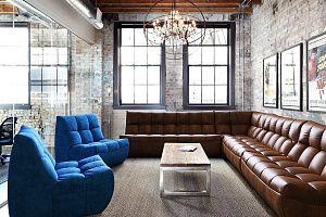 Кресла антивандальные, кресло ДеИтали синего цвета в офисе