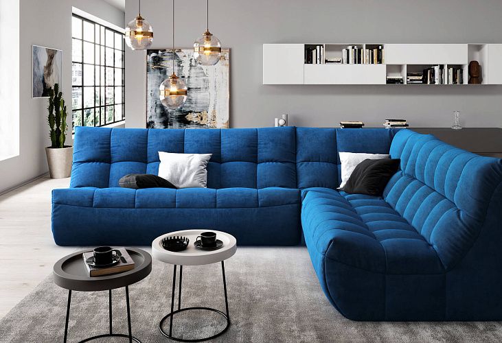 Диван ДеИтали синего цвета в гостиной