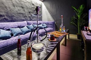 Диван ДеФранс сиреневого цвета в кальянной