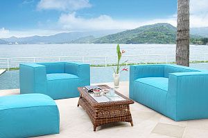 Кресло на заказ, кресло Фри голубого цвета на открытой веранде