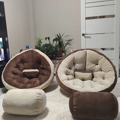 Кресло с оттоманкой в комплекте: отзыв о комфорте. Фото в гостиной. 5 звезд.