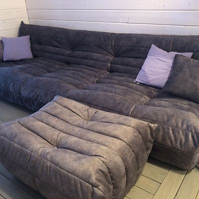 Пуф для ног к дивану: отзыв о дополнительном комфорте. Фото в интерьере. Рейтинг 5 звезд.