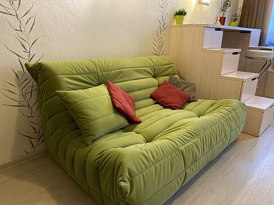 Купили бескаркасный диван: отзыв о первом впечатлении и после использования. Фото в гостиной. 5 звезд.